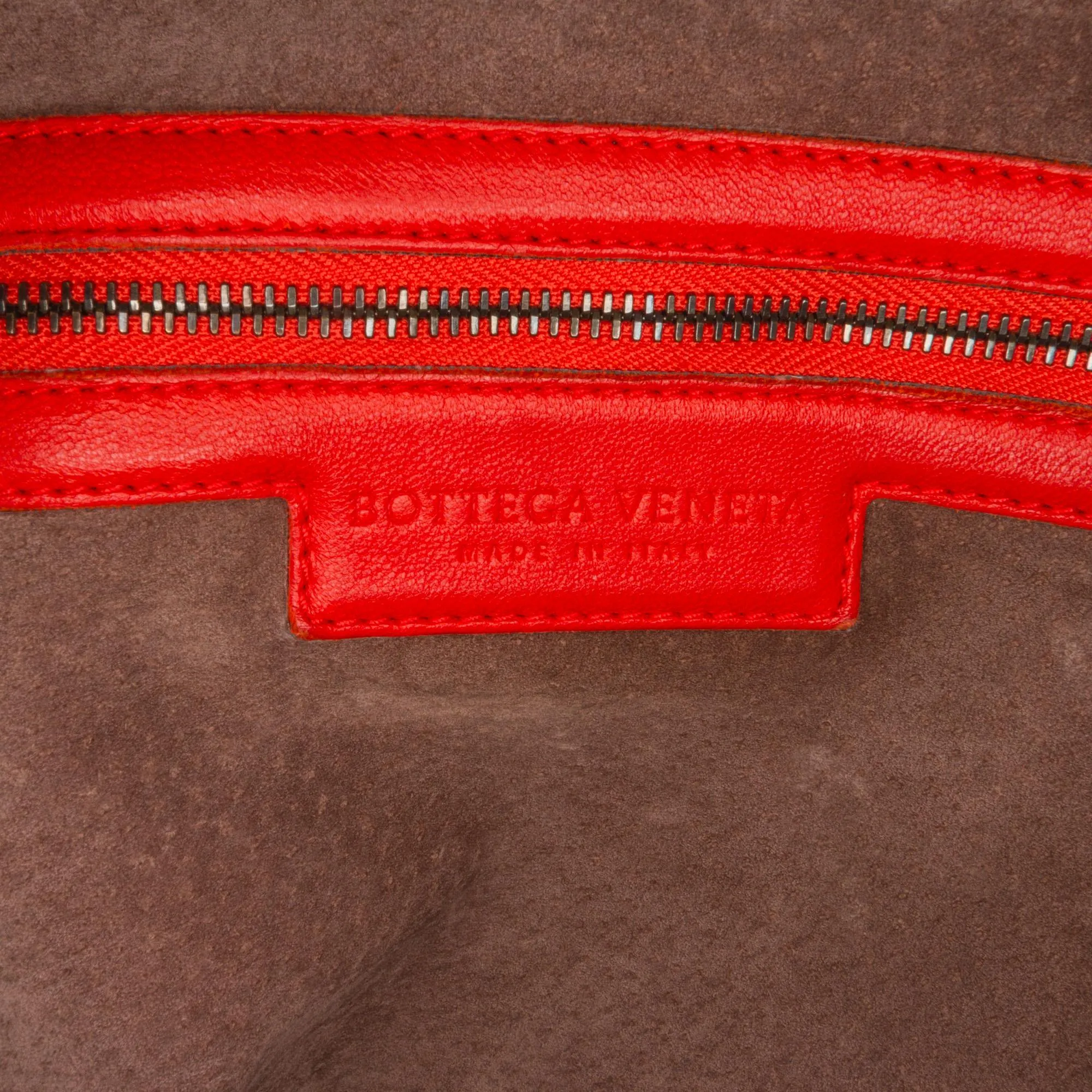 Bottega Veneta Intrecciato Maxi Convertible Tote (SHG-BygT86)