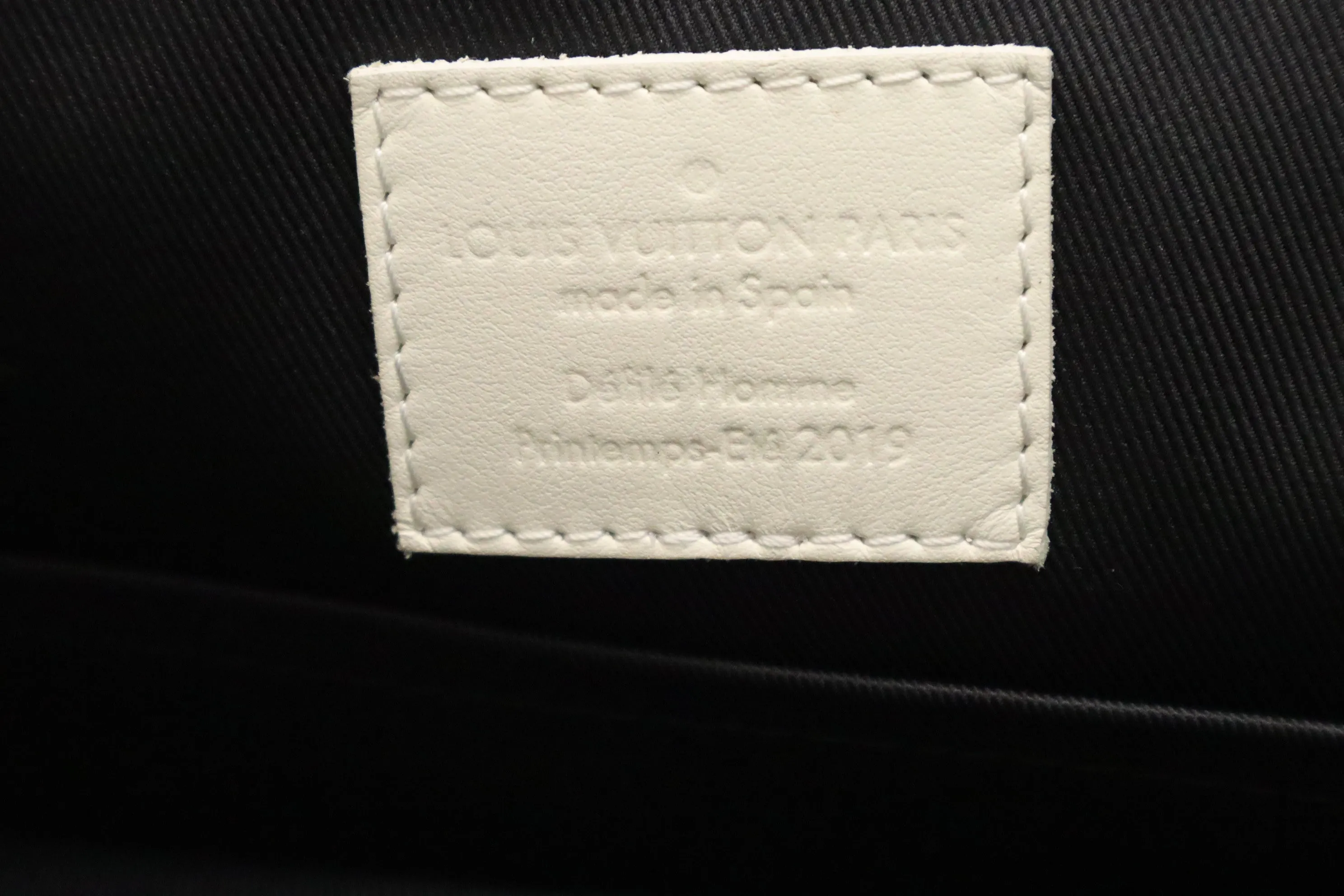 Louis Vuitton Sac Plat in Off White Empreinte Leather