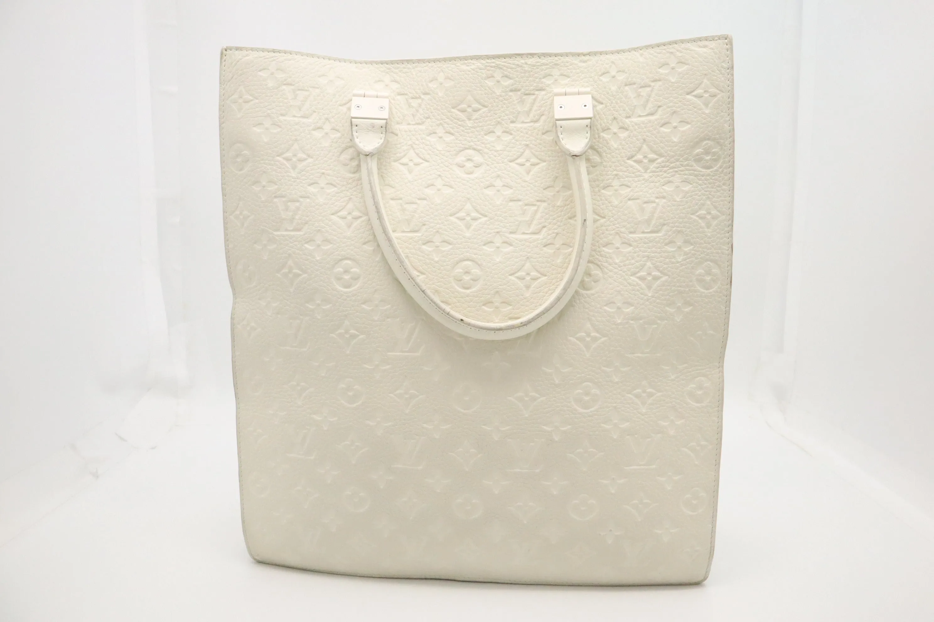 Louis Vuitton Sac Plat in Off White Empreinte Leather