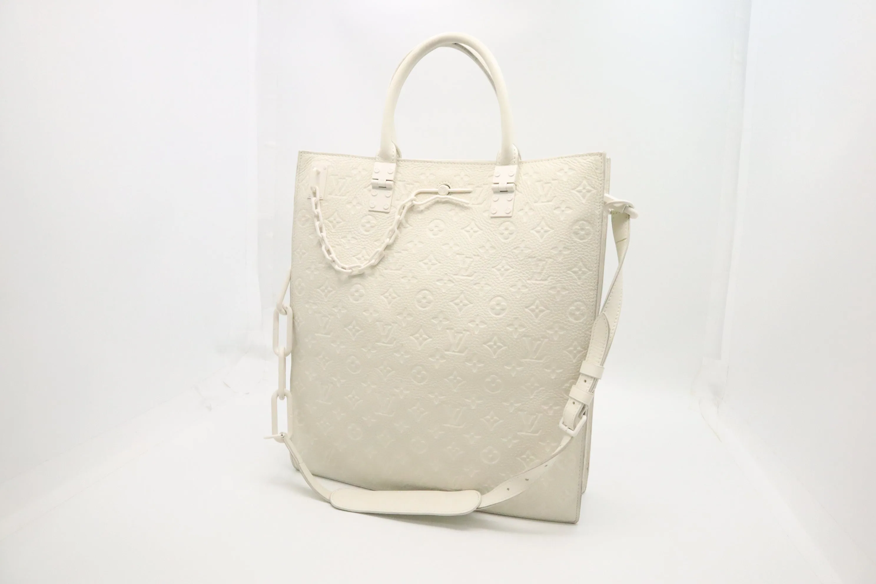 Louis Vuitton Sac Plat in Off White Empreinte Leather