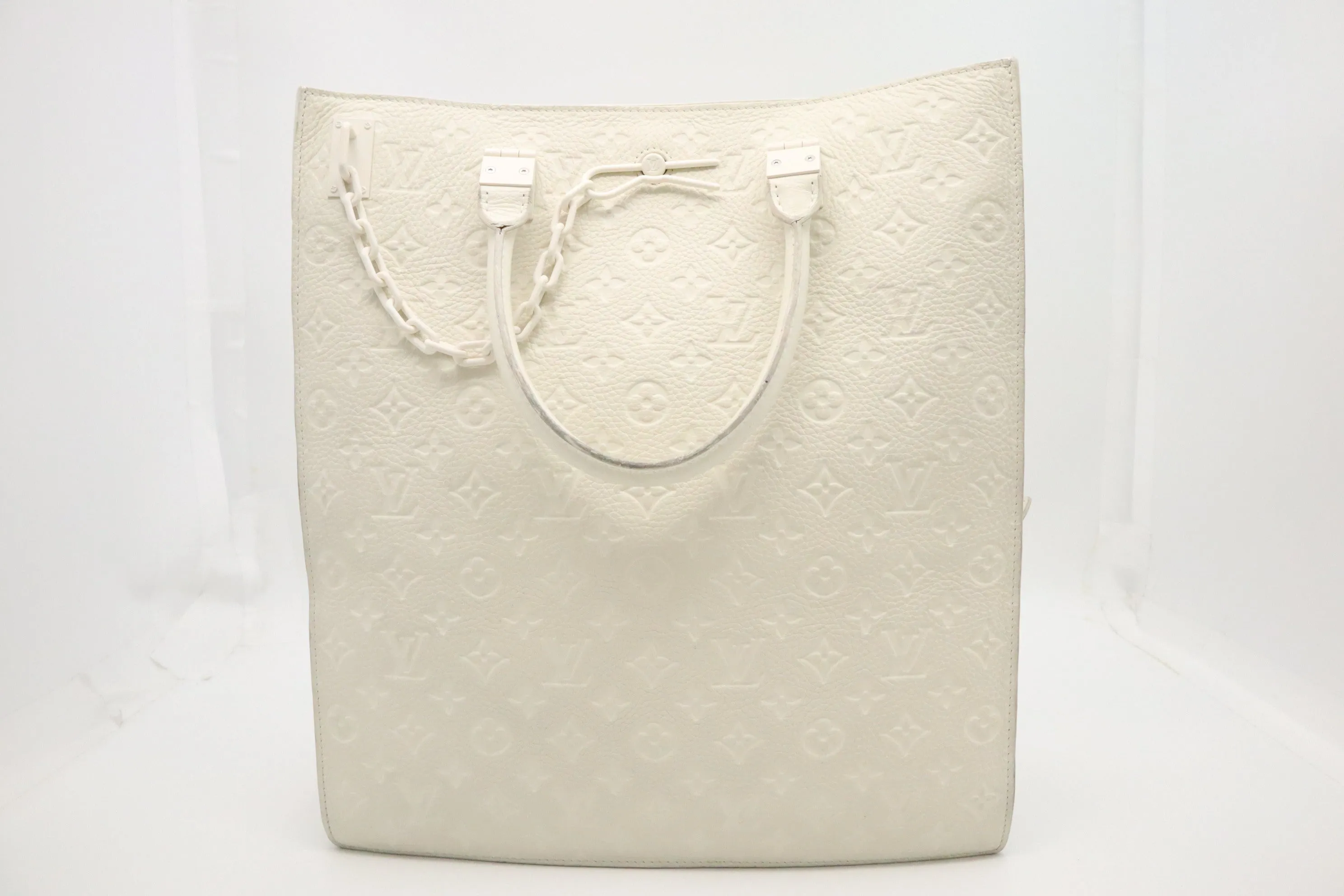 Louis Vuitton Sac Plat in Off White Empreinte Leather