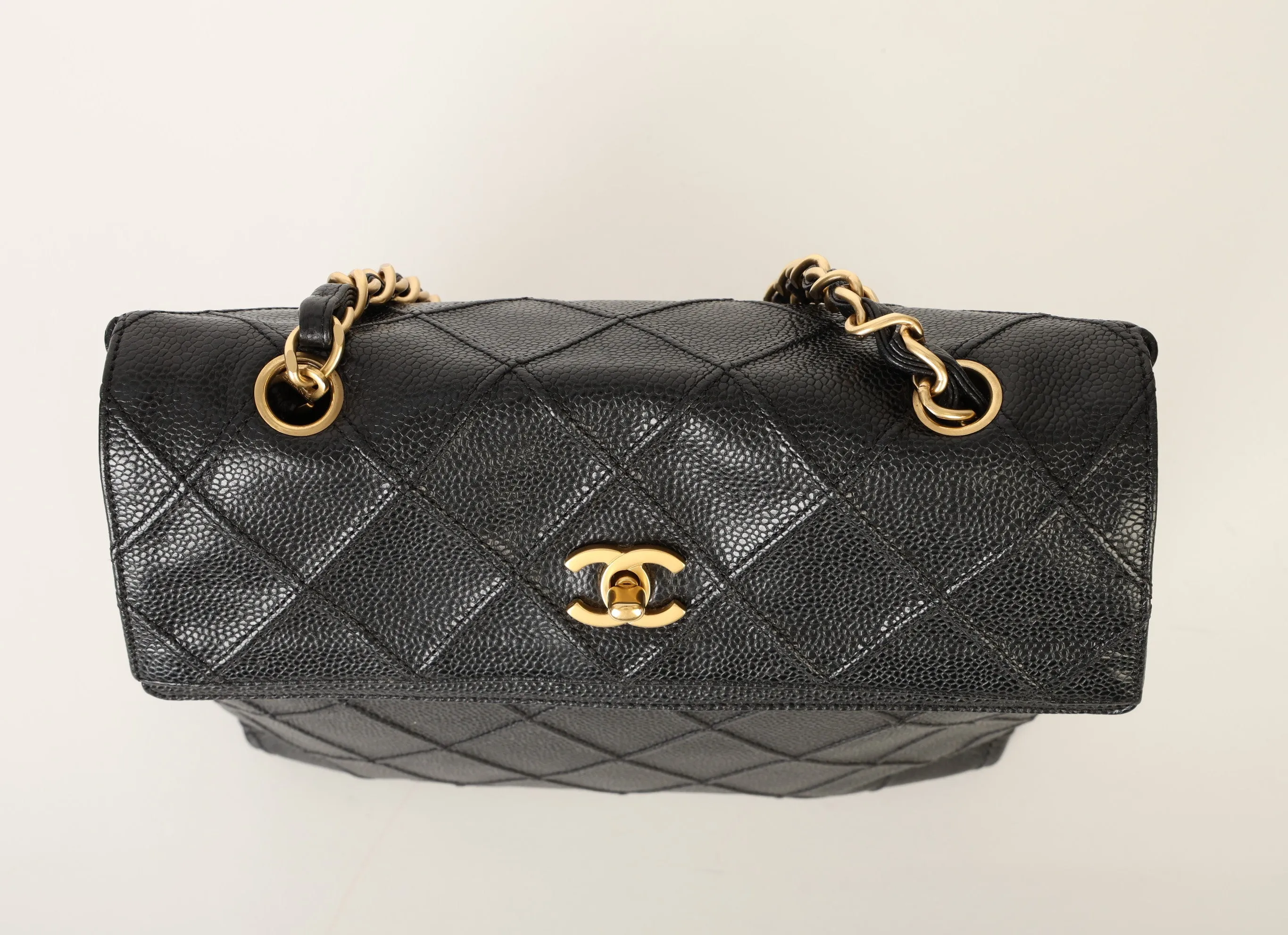 Rare CL 2000 Caviar Turnlock Shoulder Bag