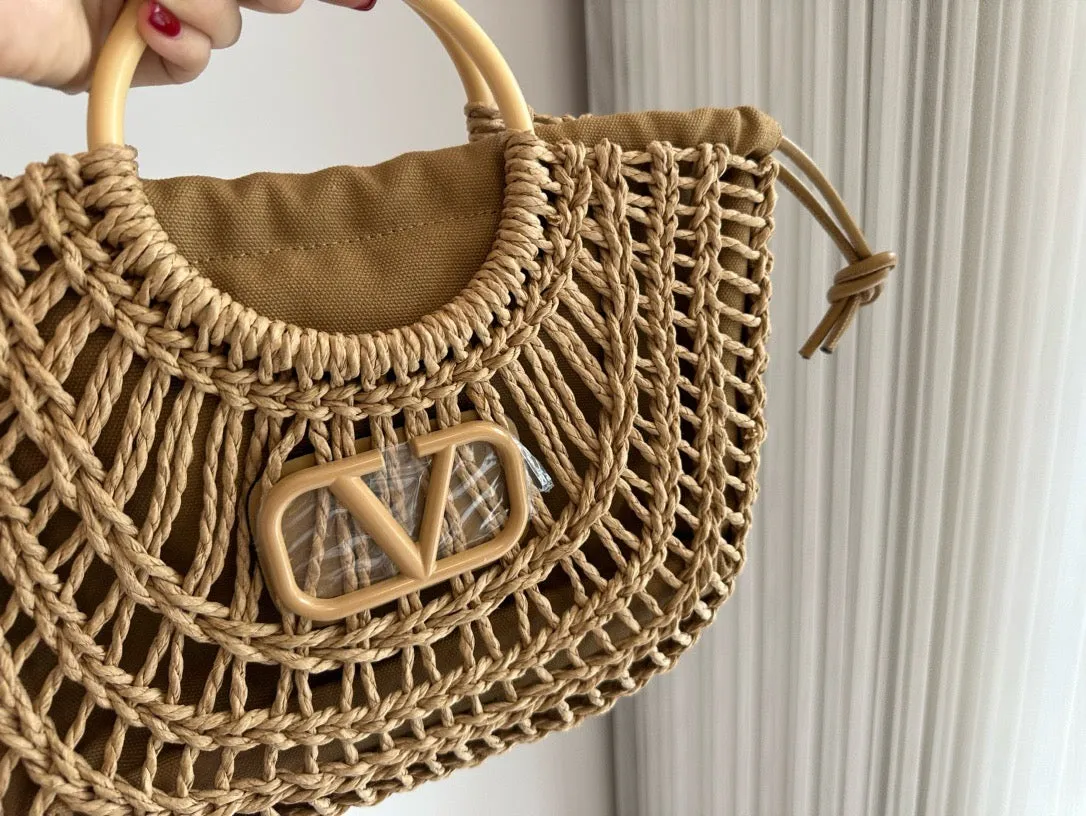 VLTN091 LOCÒ Raffia Shoulder Bag / 13.7x9.6x2.7inch